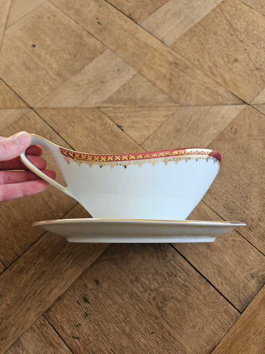 Saucière vintage en porcelaine. Décor rouge et doré. Pour table de fête. Europorcelaine. 