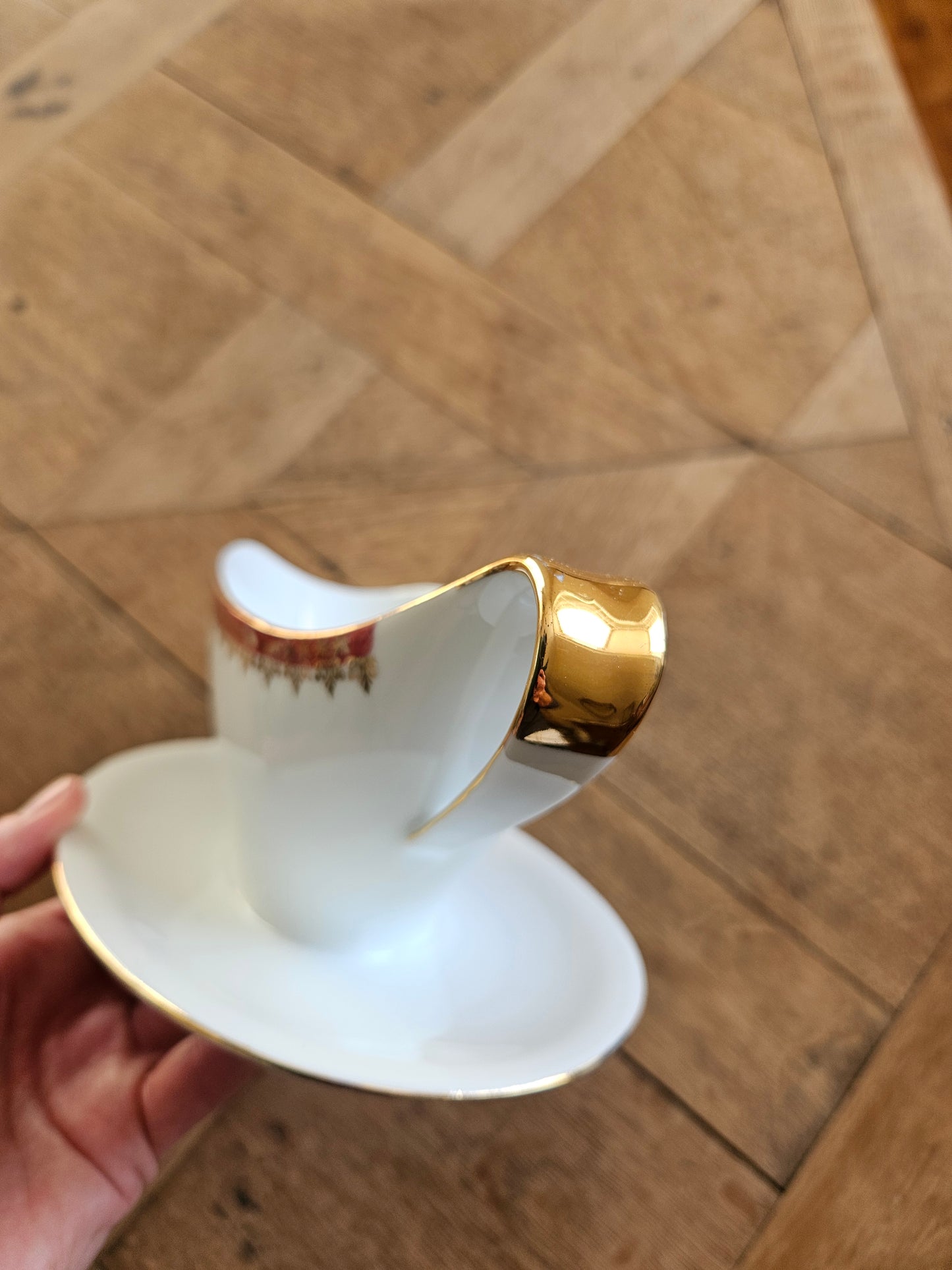 Saucière porcelaine, rouge et or