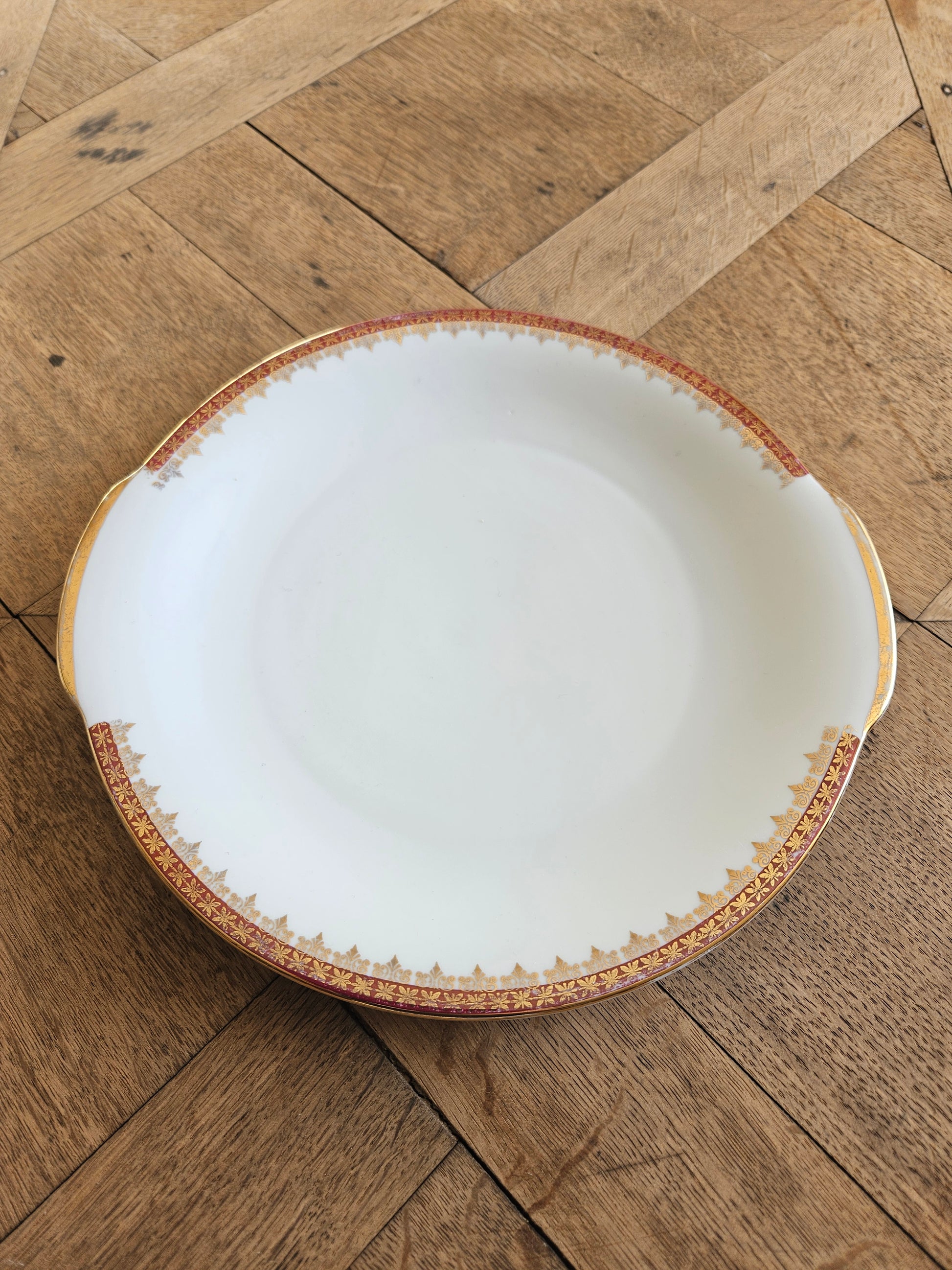 Plat à tarte vintage en porcelaine, décor rouge et or