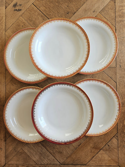 Lot de 6 assiettes creuses en porcelaine, rouge et or.
