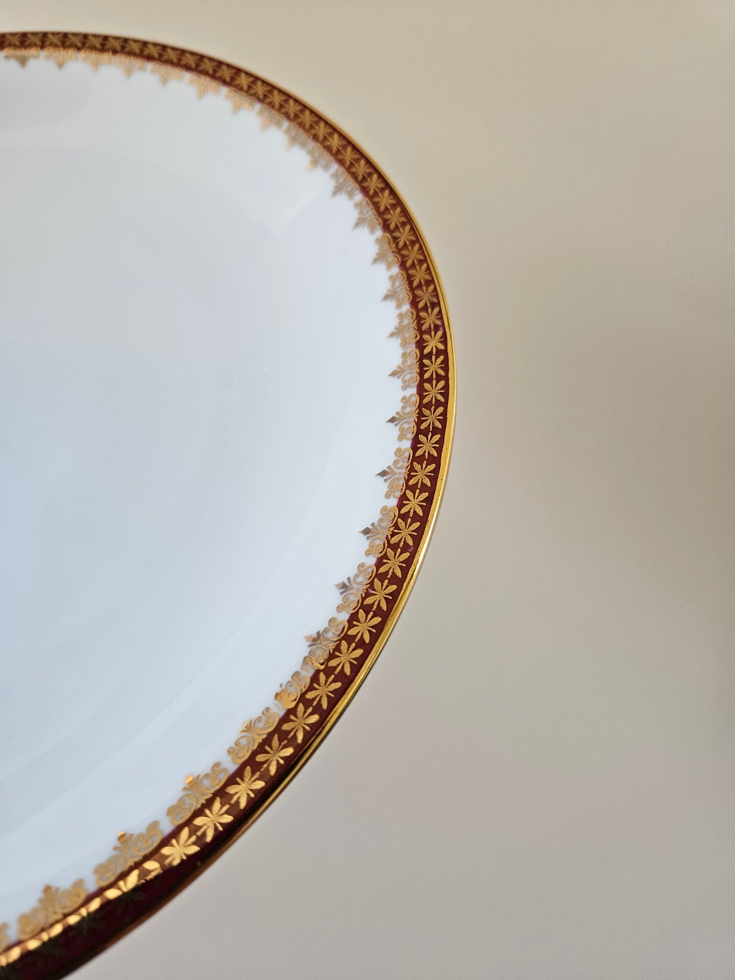 Assiettes plates porcelaine, rouge et or