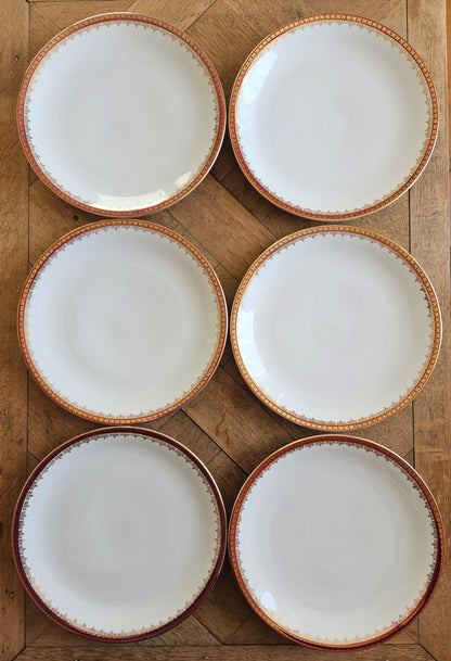 Lot de 6 assiettes plates vintage en porcelaine, décor rouge et or. Europorcelaine 