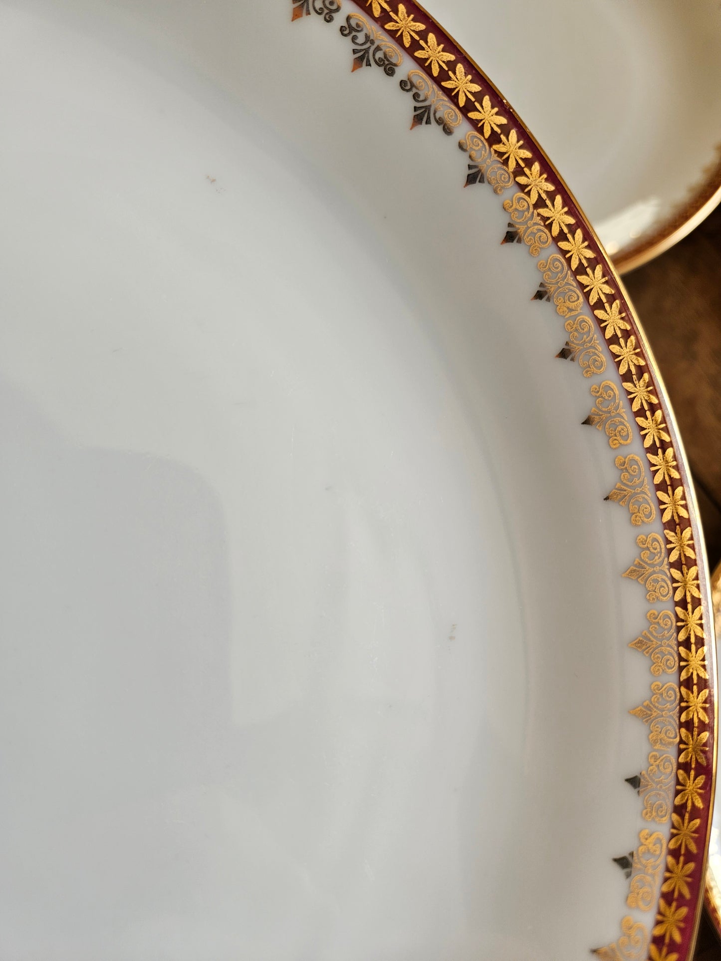 Assiettes plates porcelaine, rouge et or