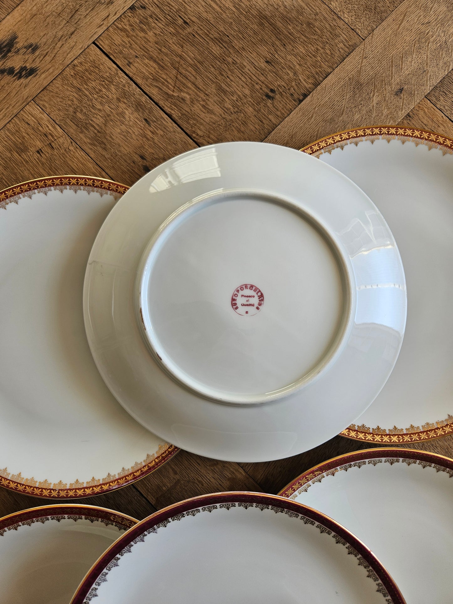 Assiettes plates porcelaine, rouge et or