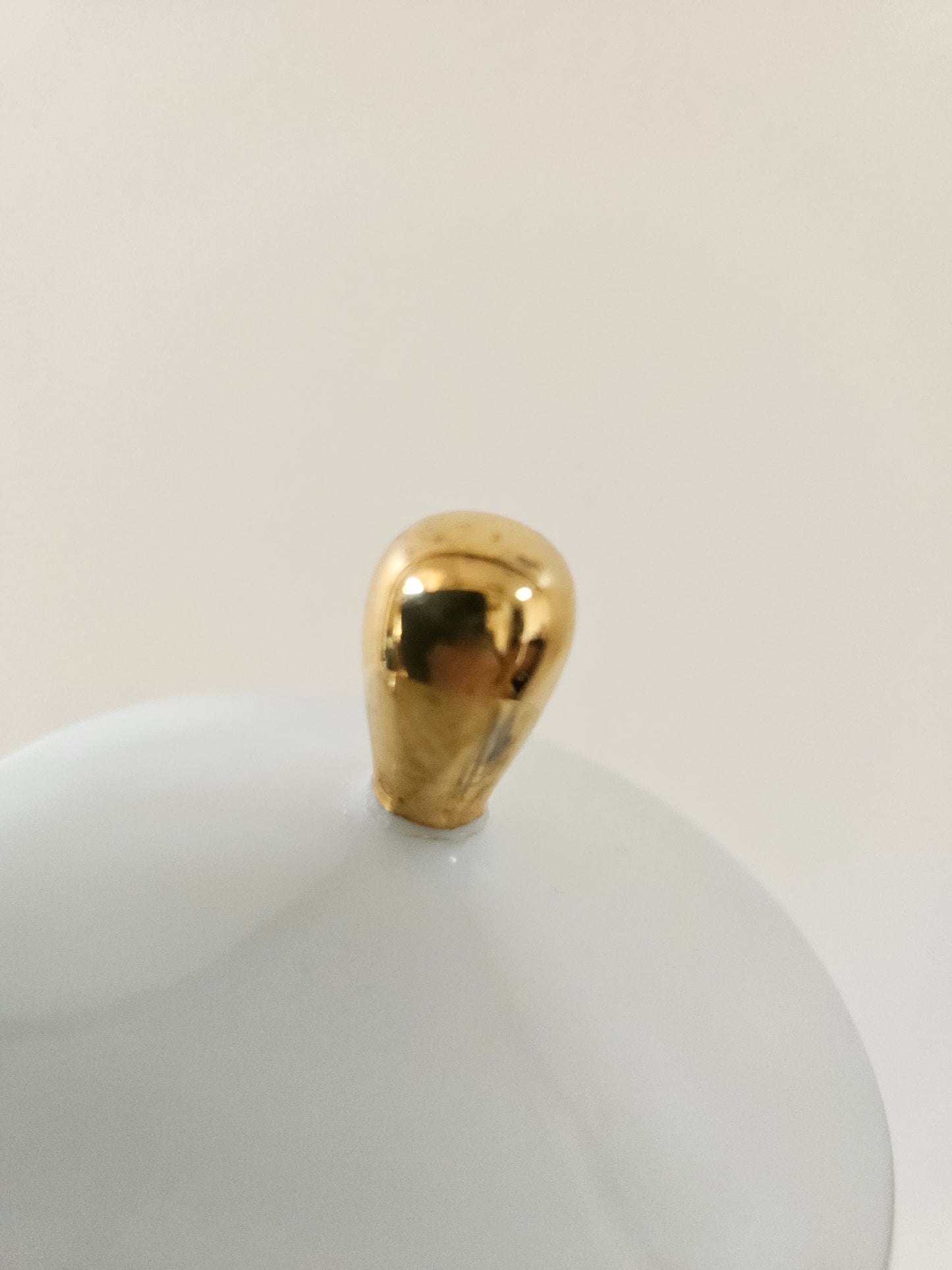 Service à café porcelaine, rouge et or