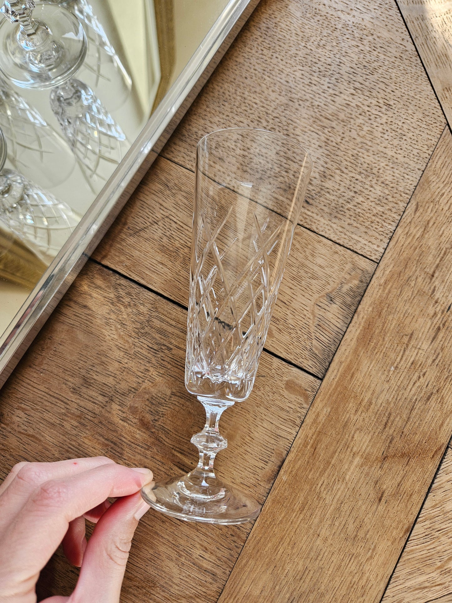 Flûte à champagne anciennes en cristal de Vannes. Élégante et raffinée. 