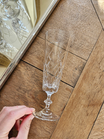 Flûte à champagne anciennes en cristal de Vannes. Élégante et raffinée. 