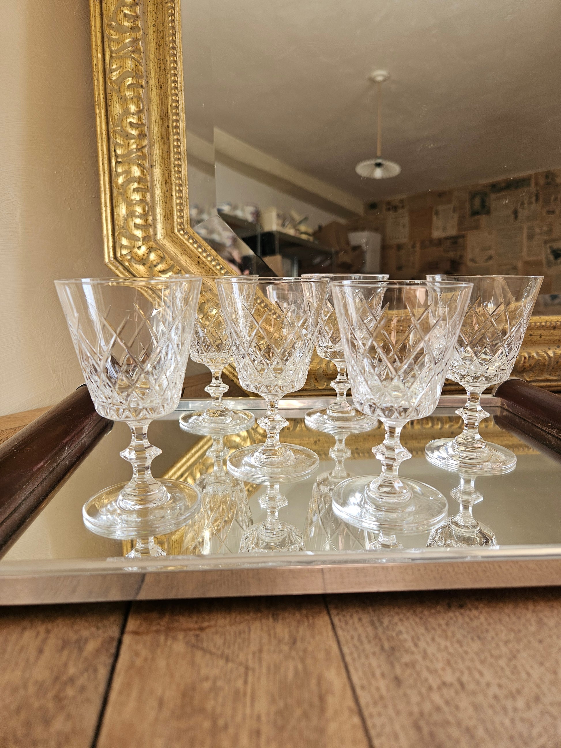 Lot de 6 verres à apéritif anciens en cristal de Vannes. Fins et élégants 