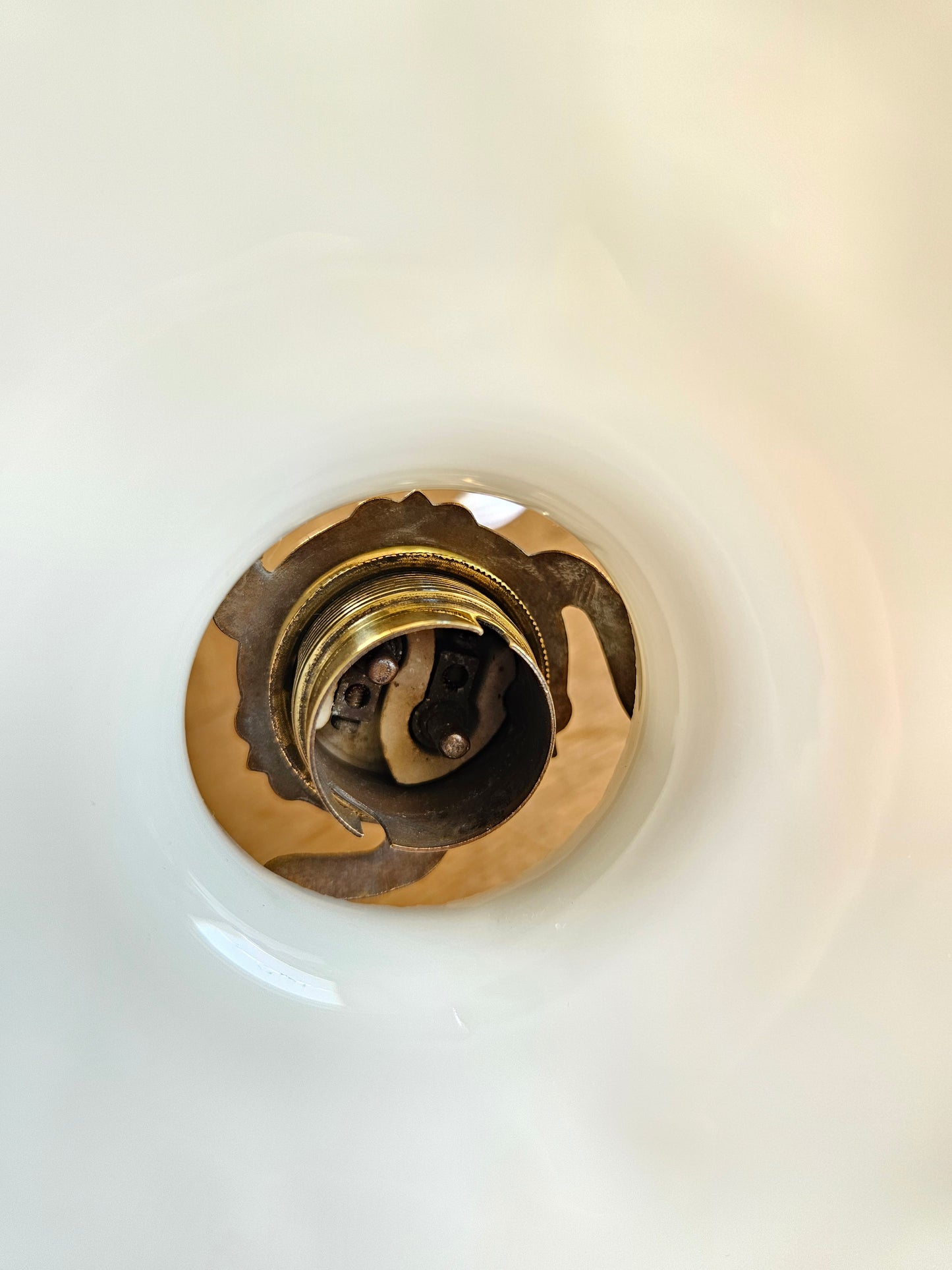 Suspension vintage en opaline dentelée #1