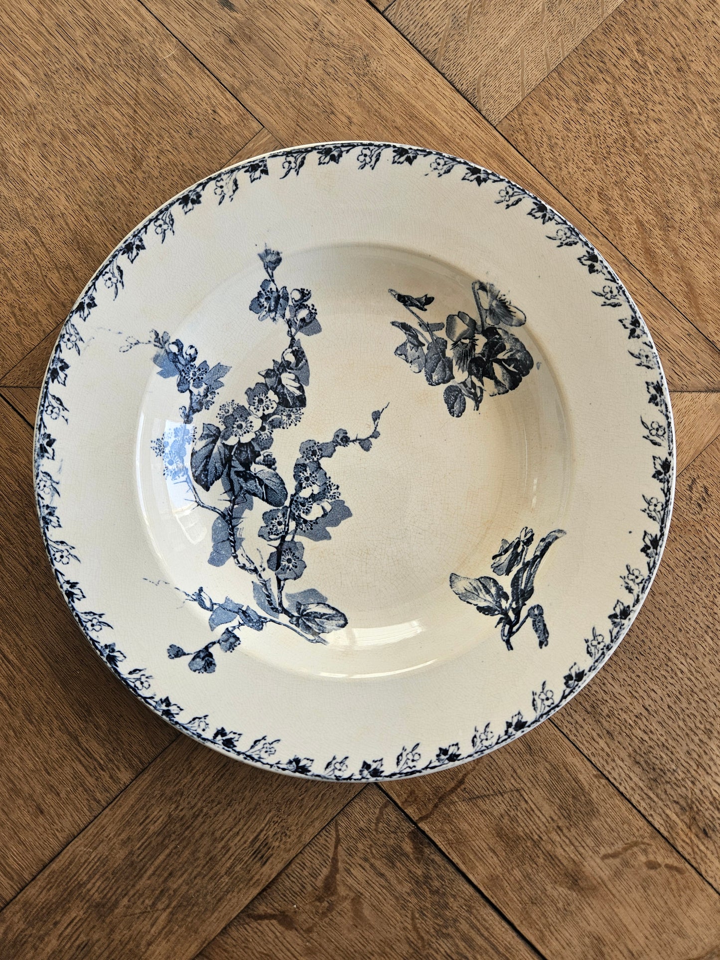 Assiette creuse U&C Sarreguemines, Stella