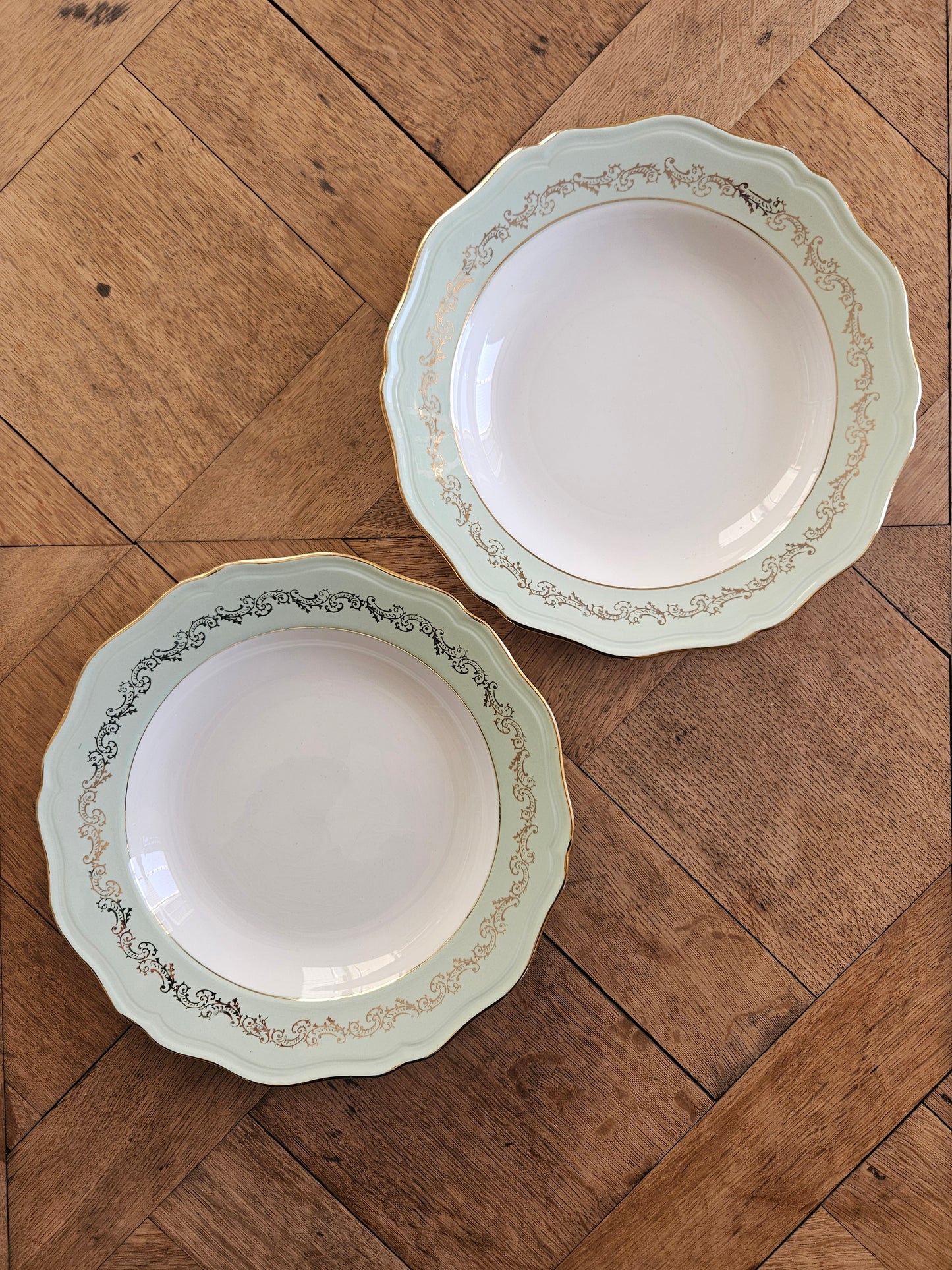 Assiettes creuses dépareillées, mint & jaune