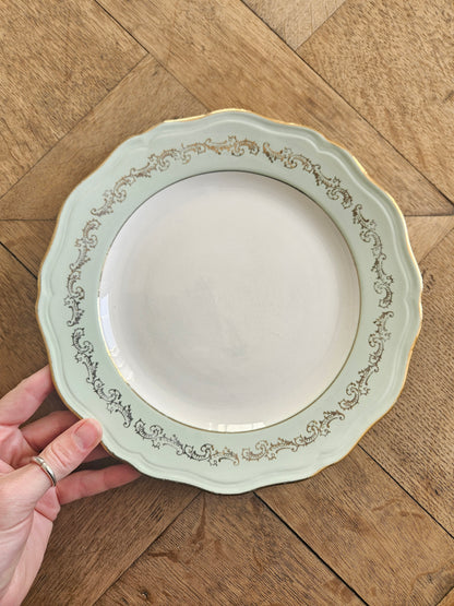 Assiettes plates dépareillées L’Amandinoise, shabby chic