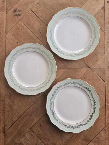 Assiettes plates dépareillées L’Amandinoise, shabby chic