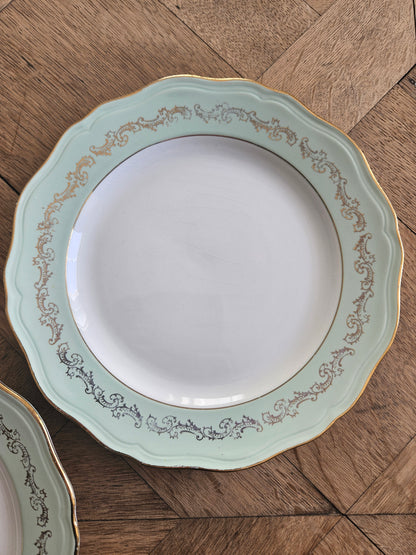 Assiettes plates dépareillées L’Amandinoise, shabby chic
