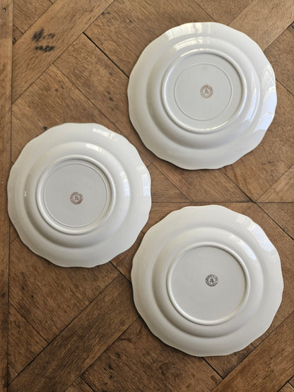 Assiettes plates dépareillées L’Amandinoise, shabby chic