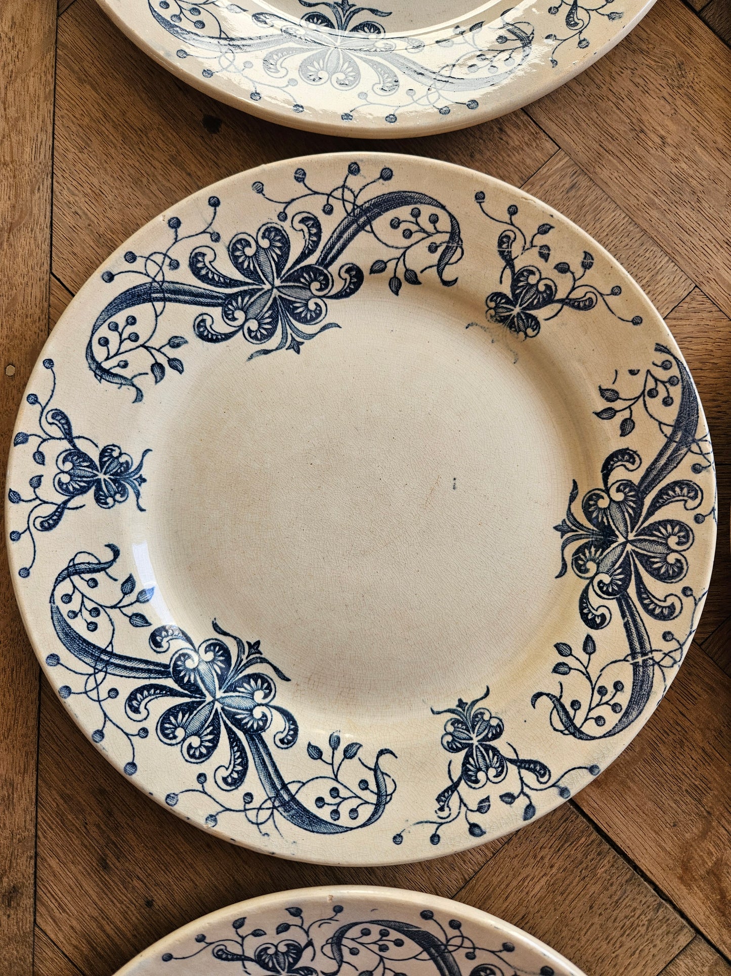 Assiettes plates anciennes Faïencerie de Lyon, Joconde #1