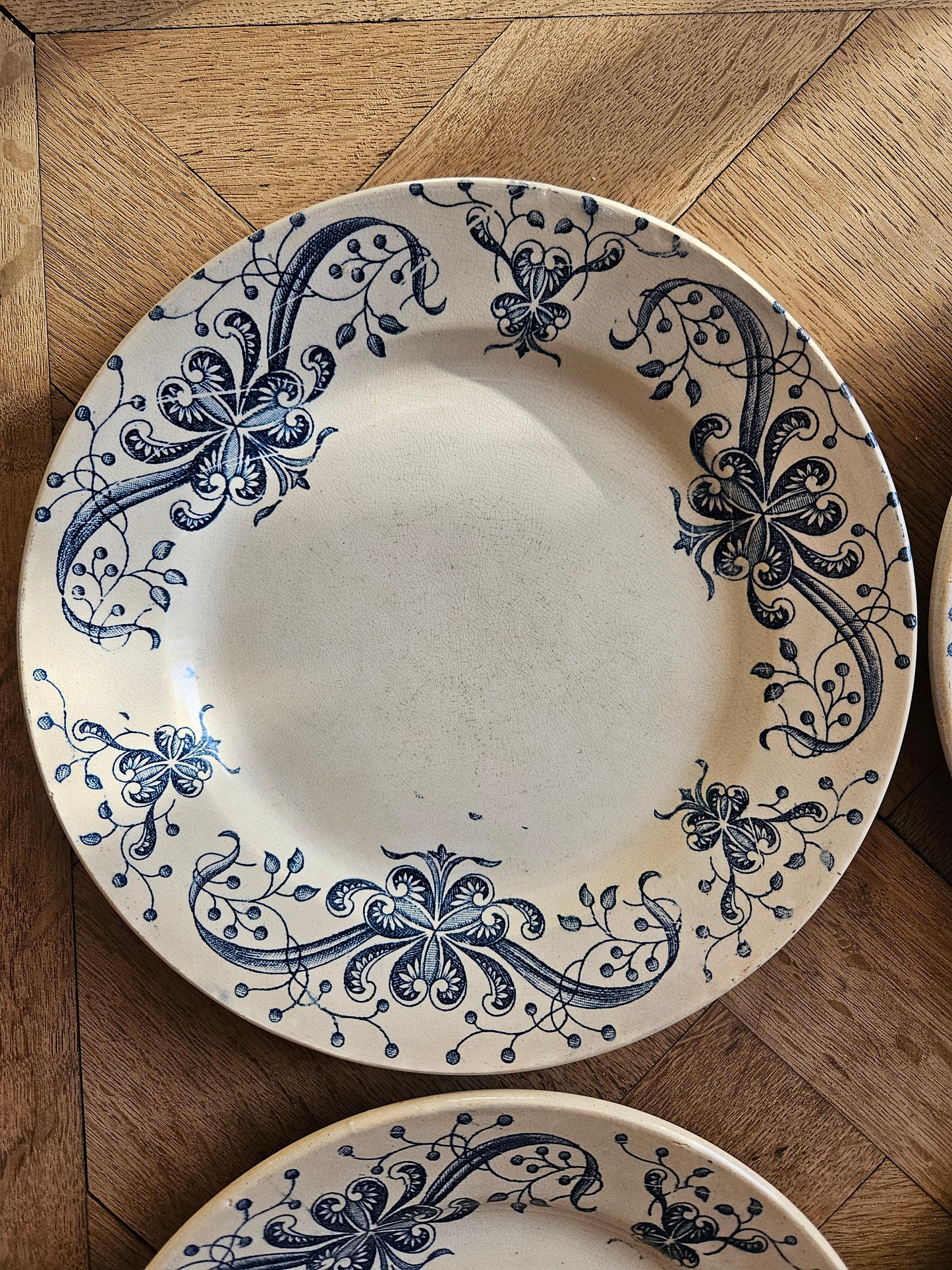 Assiettes plates anciennes Faïencerie de Lyon, Joconde #1