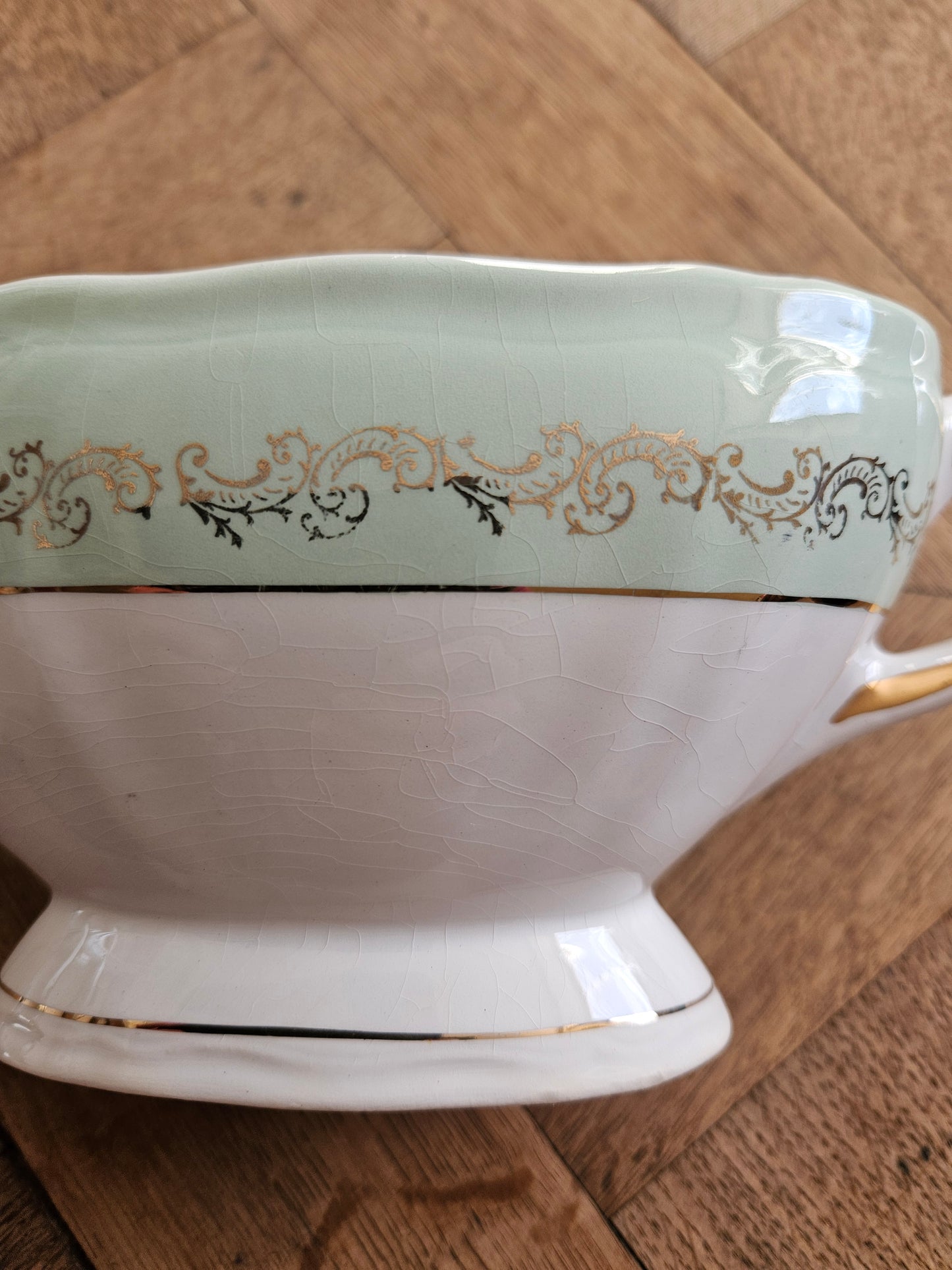 Saucière L’Amandinoise, mint et dorure