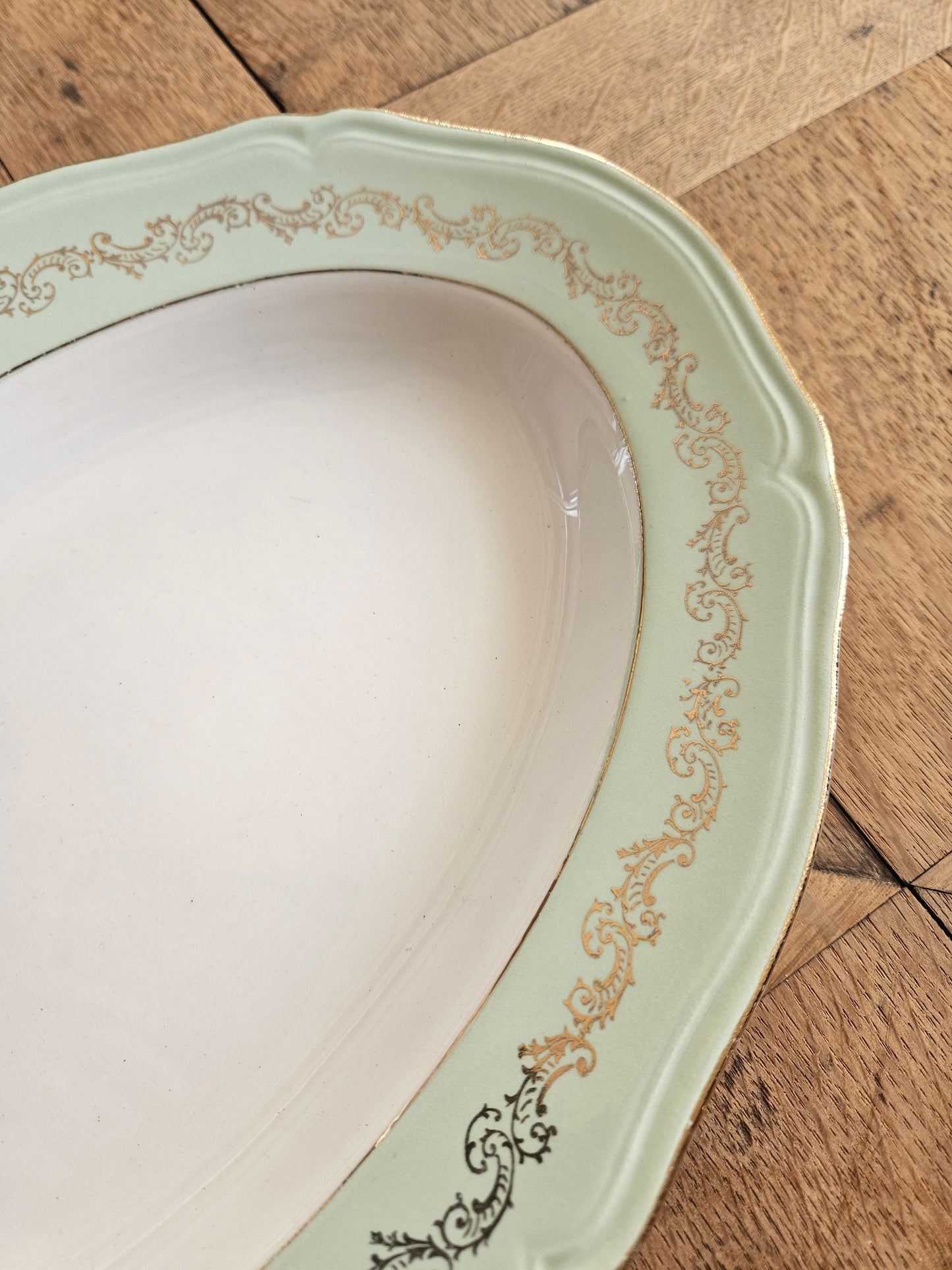 Plat ovale L’Amandinoise, mint et dorure