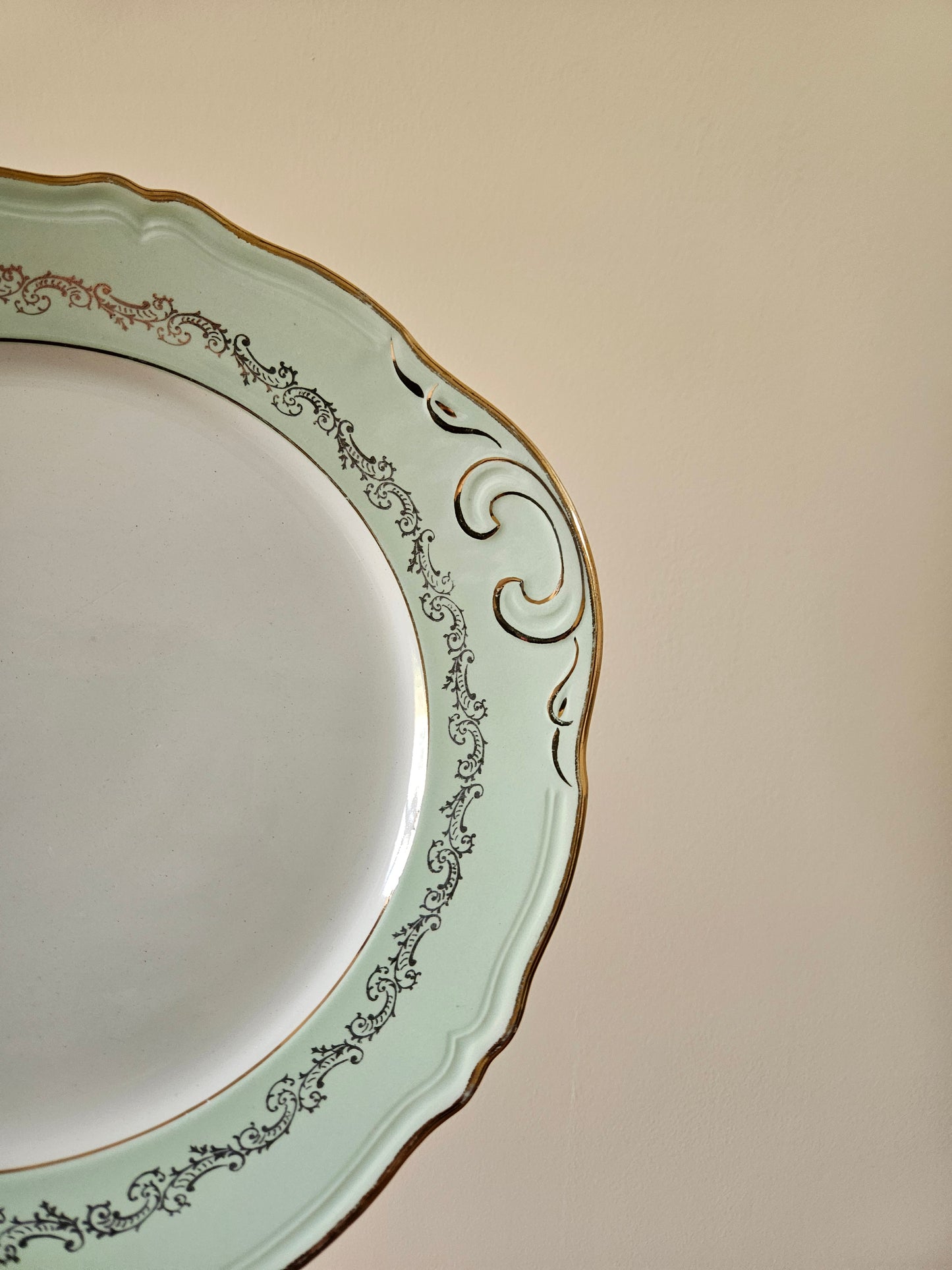 Plat à gâteaux L’Amandinoise, mint et dorure