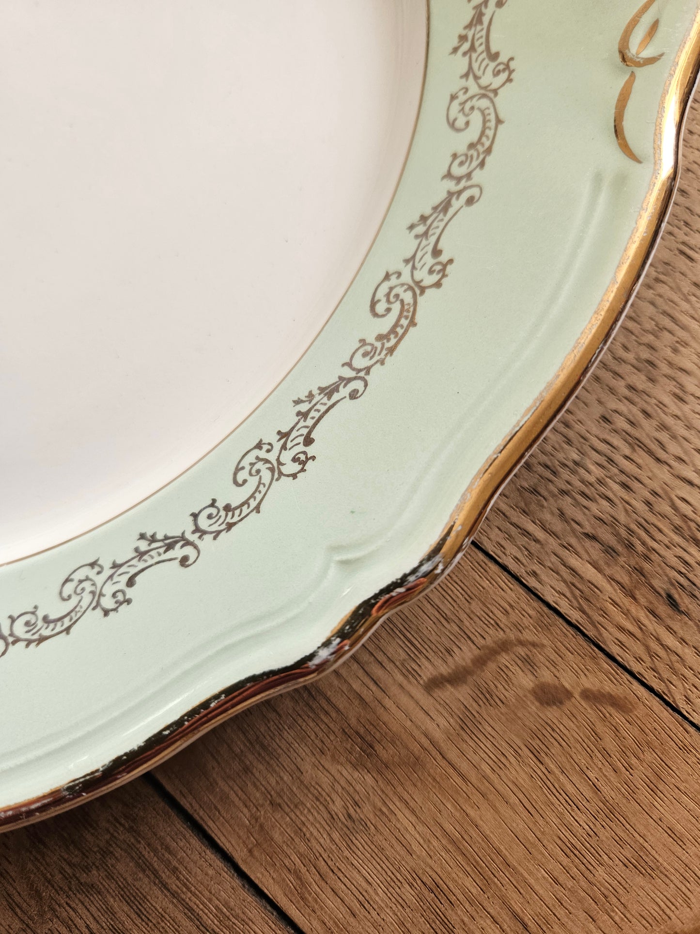 Plat à gâteaux L’Amandinoise, mint et dorure