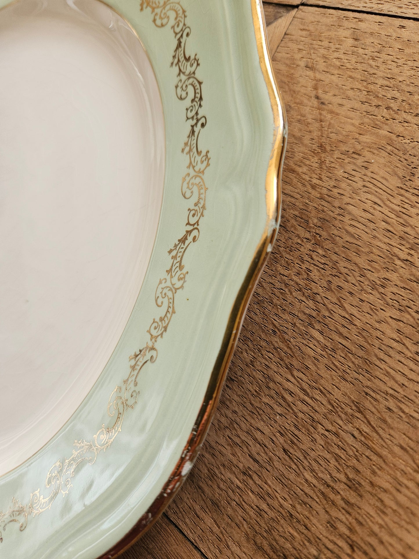 Plat rond L’Amandinoise, mint et dorure