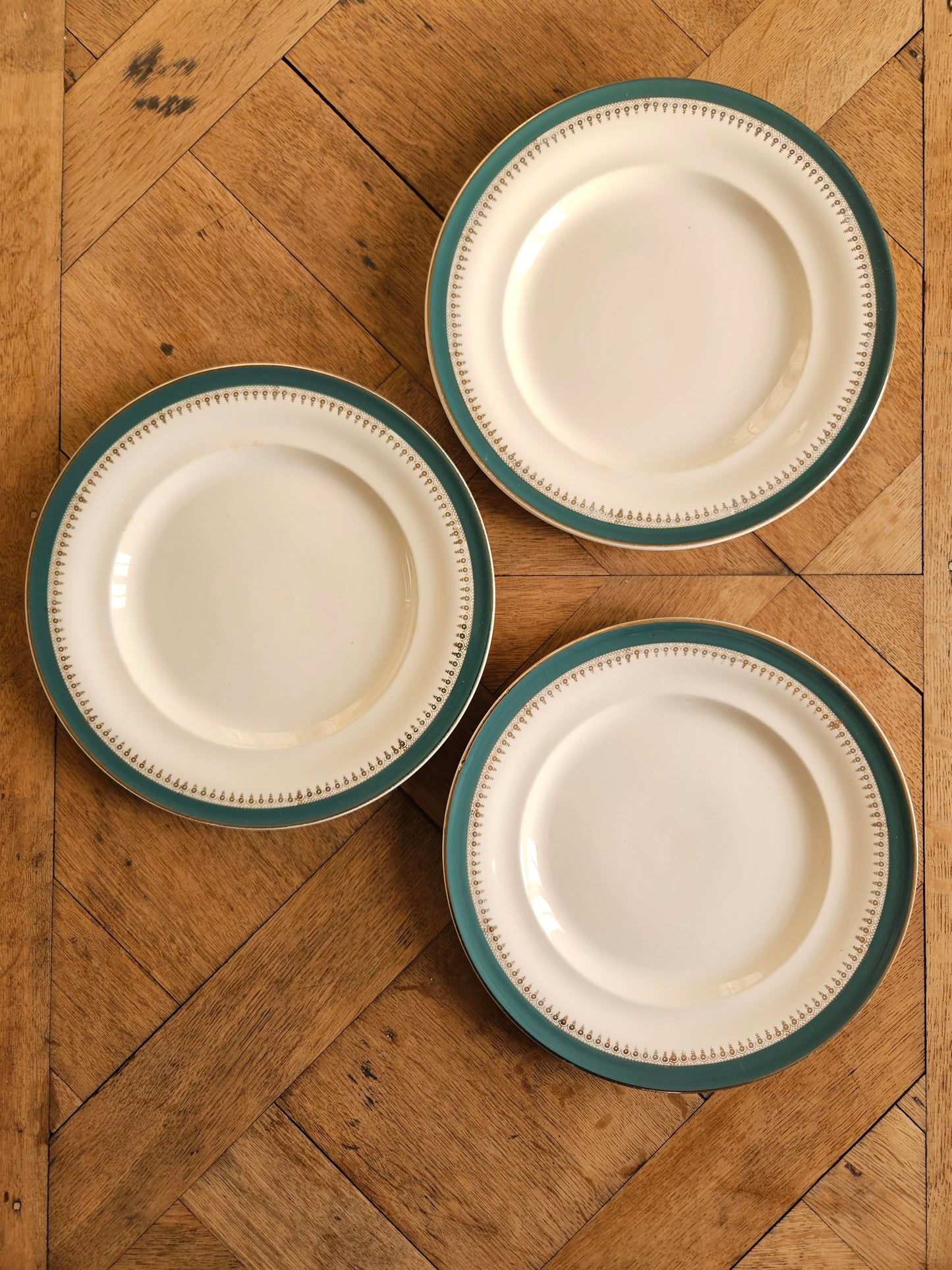 Assiettes plates dépareillées "Noël"
