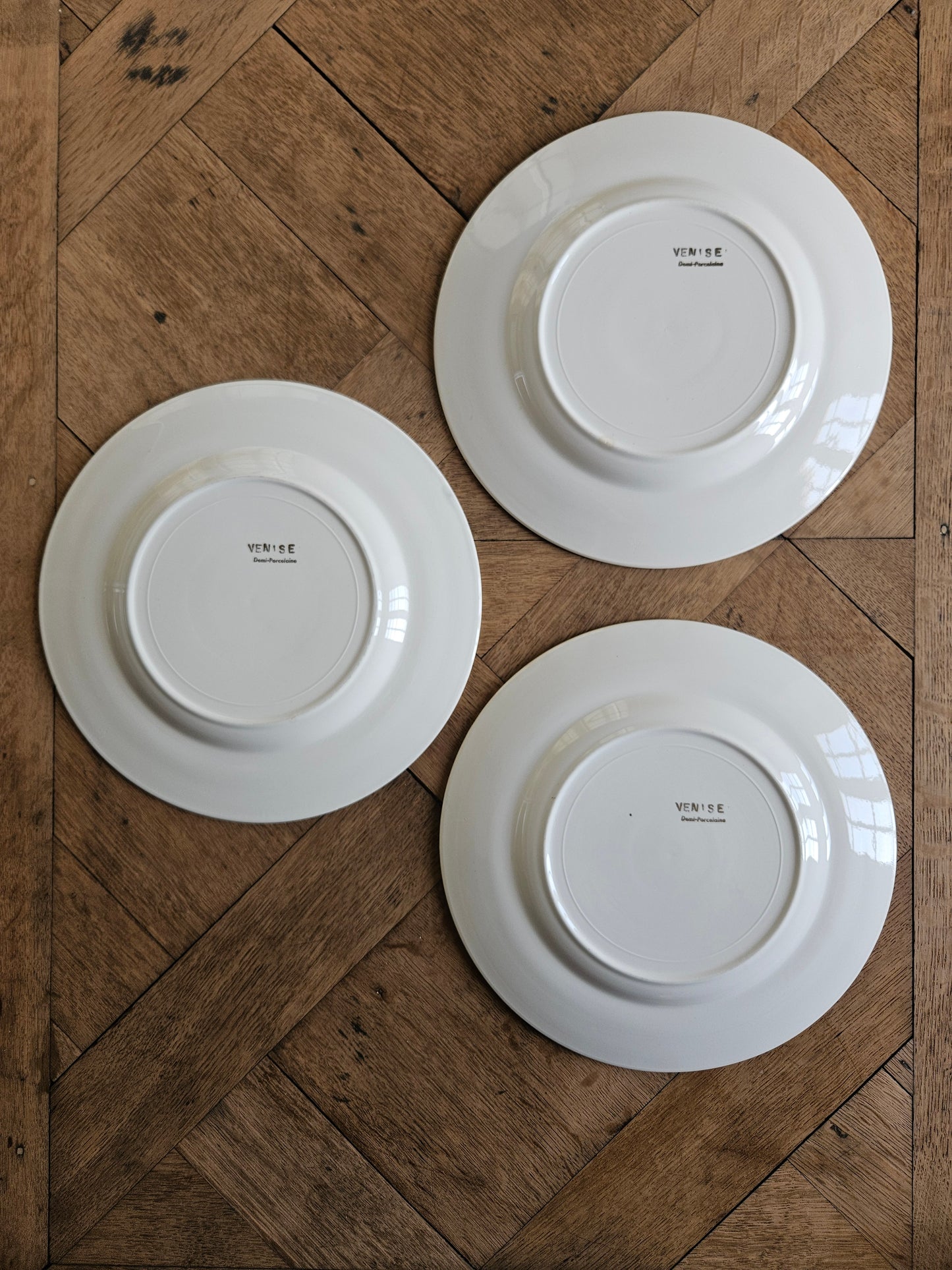 Assiettes plates dépareillées "Noël"