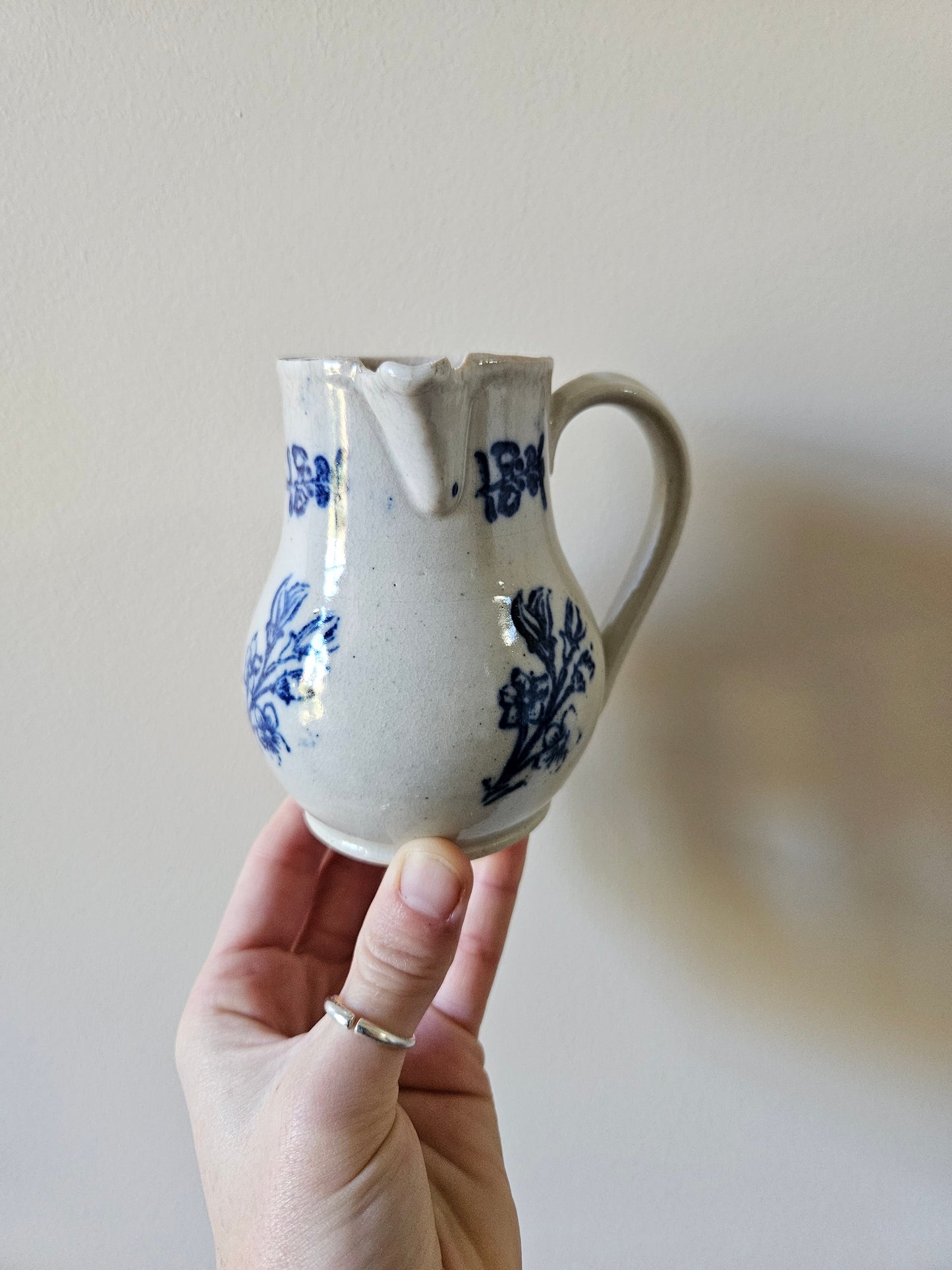 Petit pichet ancien St Uze