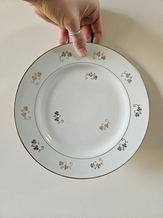 Assiettes plates St Amand, trèfles dorés