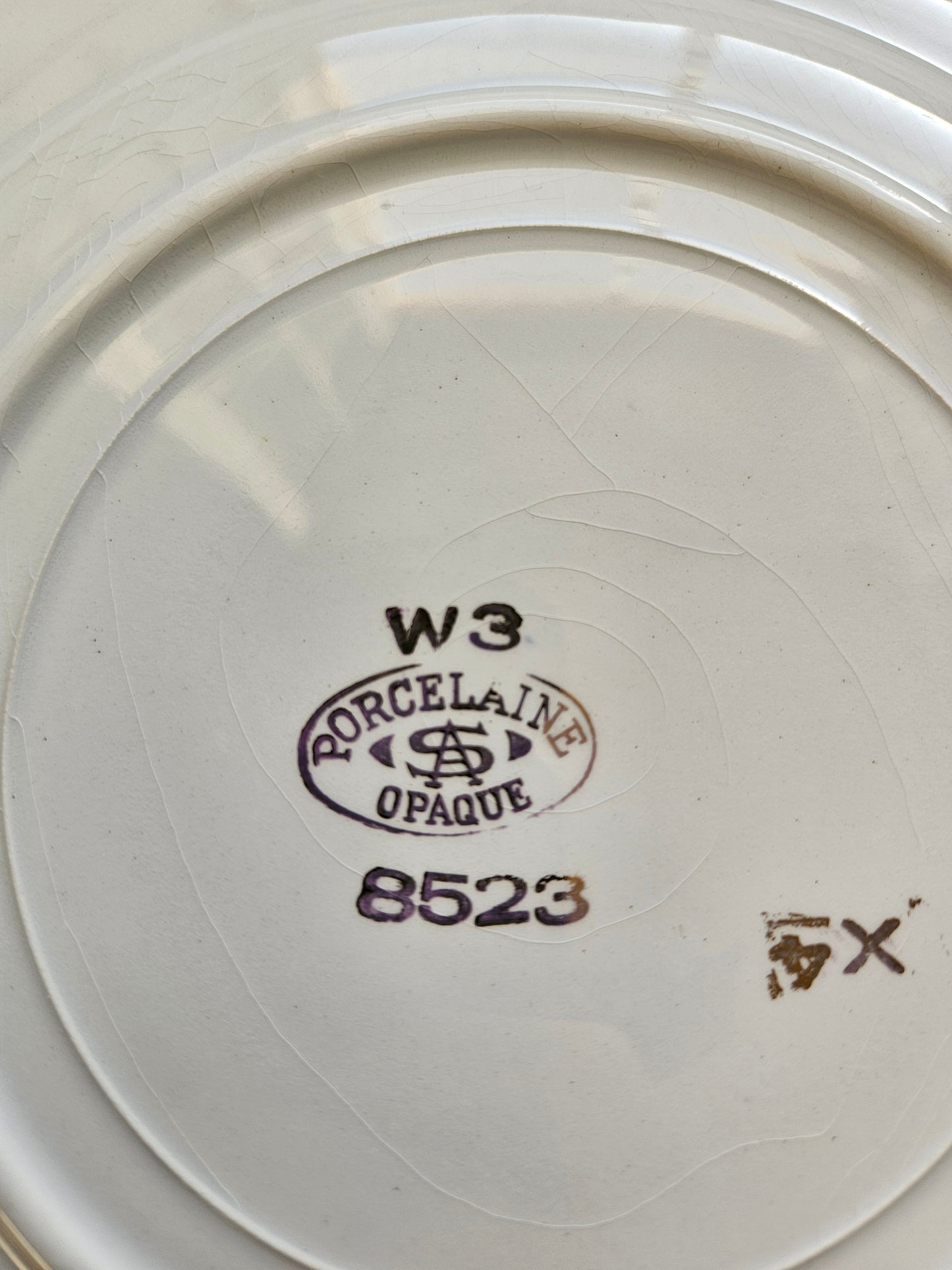 Assiettes plates St Amand, trèfles dorés