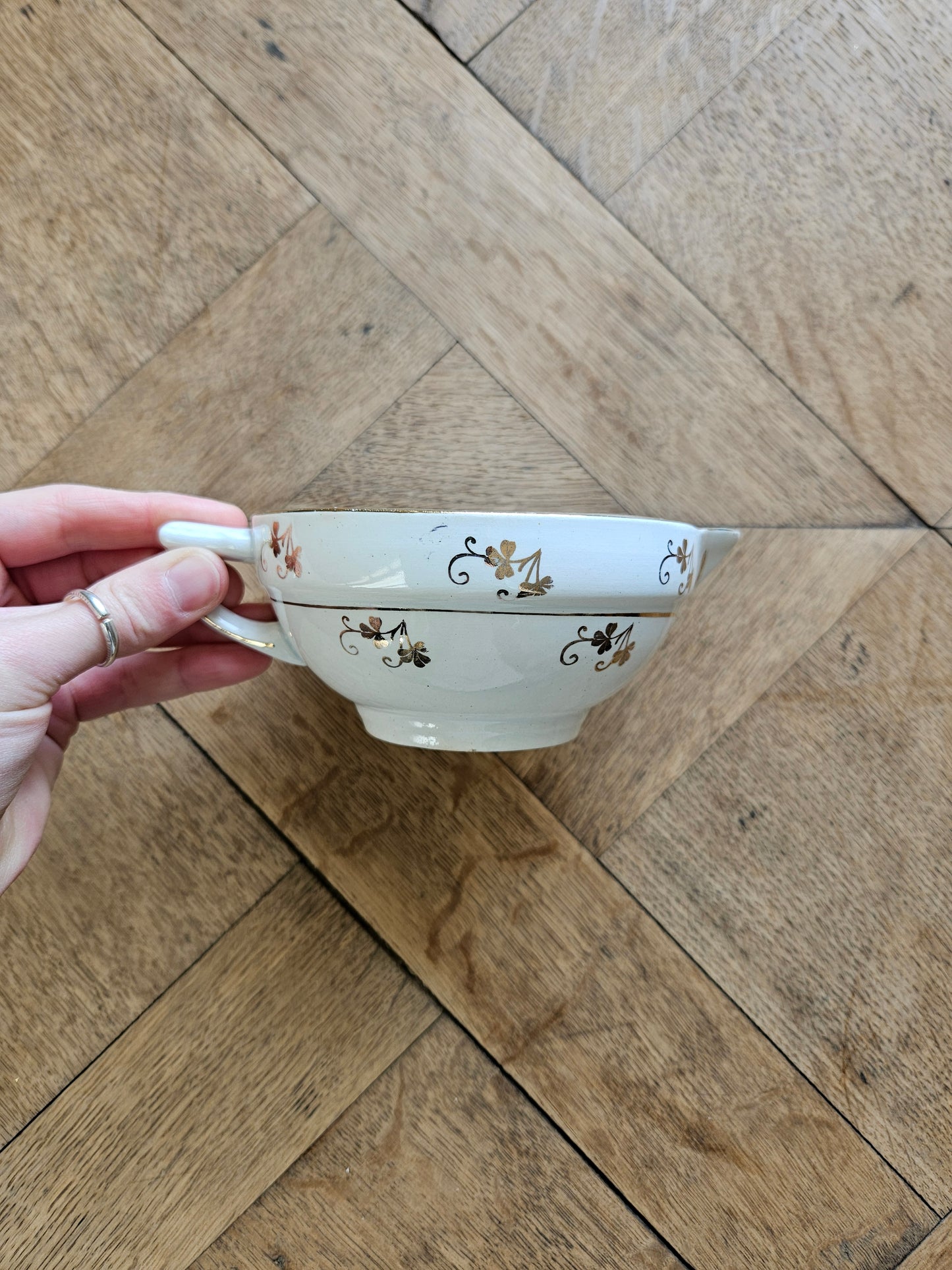 Saucière St Amand, trèfles dorés