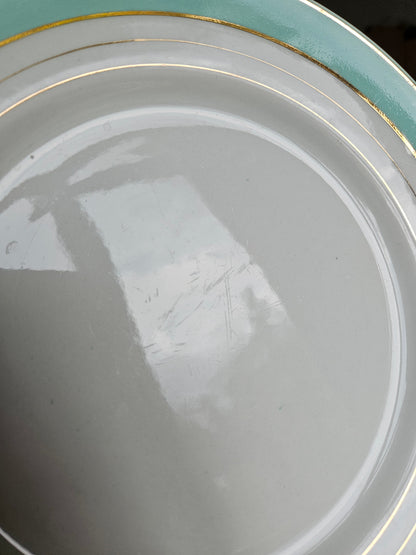 Assiettes plates dépareillées, mint et doré