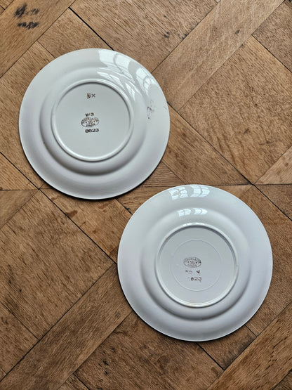 Assiettes plates dépareillées, mint et doré