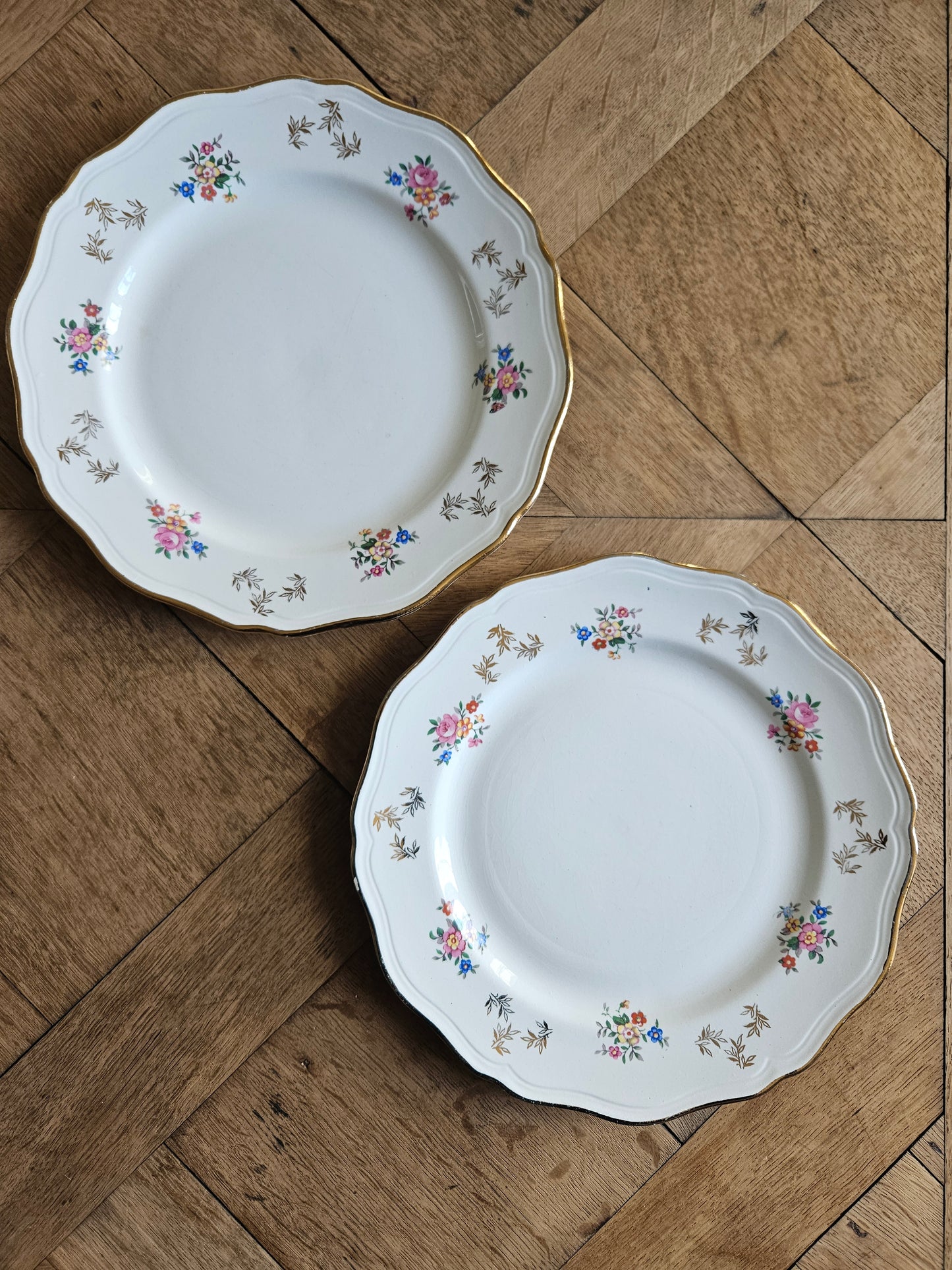 Assiettes plates dépareillées, L’Amandinoise et Digoin