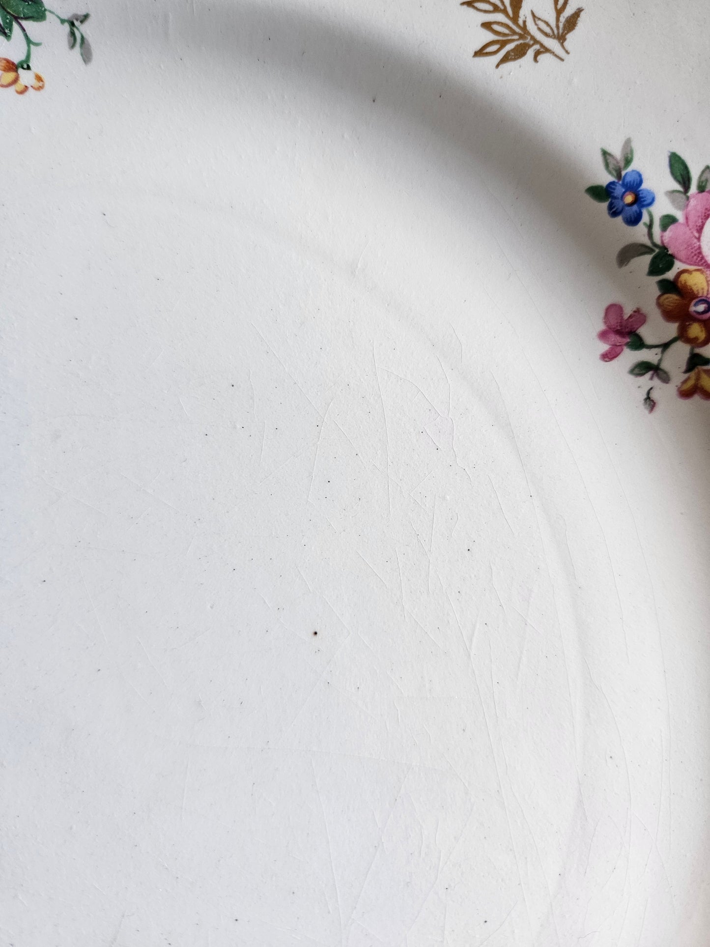 Assiettes plates dépareillées, L’Amandinoise et Digoin