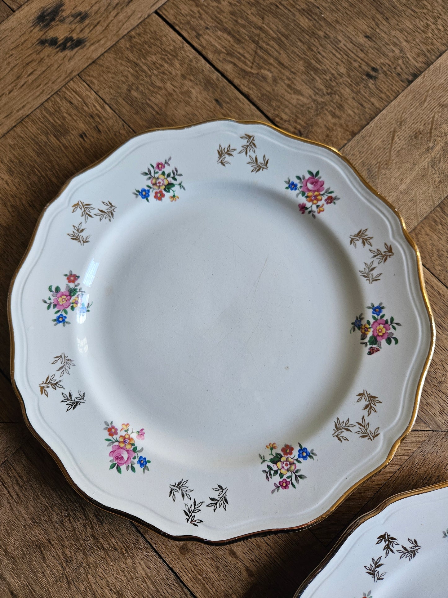 Assiettes plates dépareillées, L’Amandinoise et Digoin
