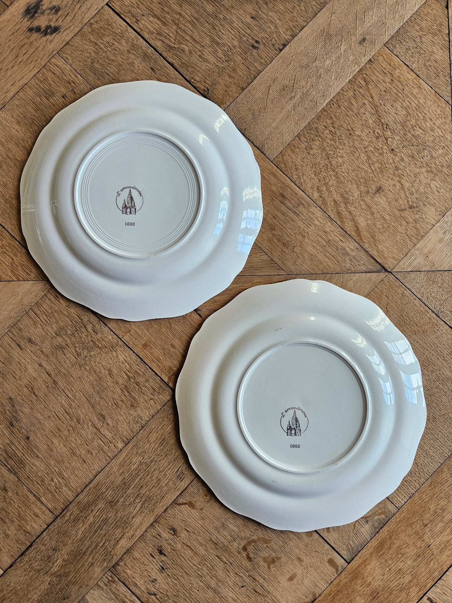 Assiettes plates dépareillées, L’Amandinoise et Digoin