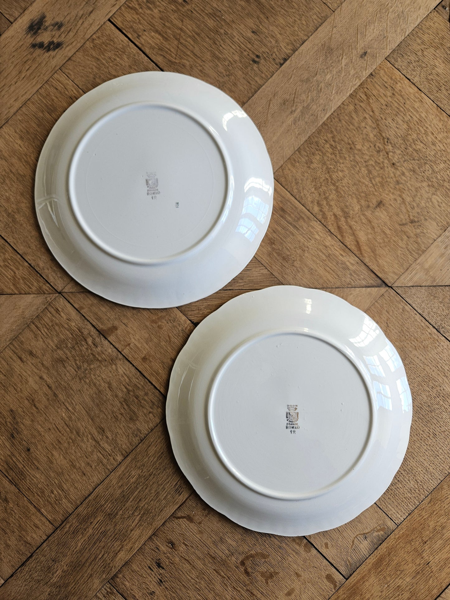 Assiettes plates dépareillées, L’Amandinoise et Digoin
