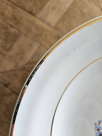 Assiettes creuses dépareillées, mint et fleurs