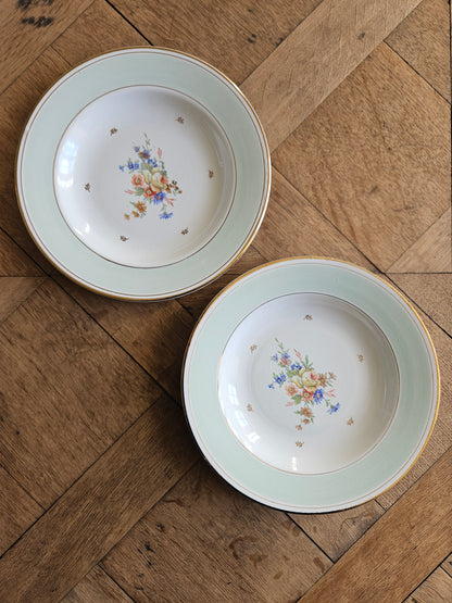 Assiettes creuses dépareillées, mint et fleurs