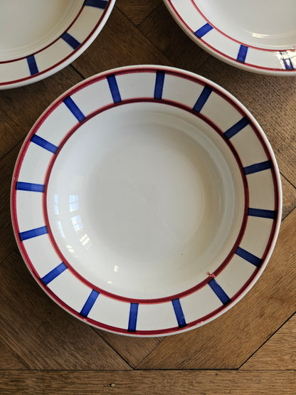 Assiettes creuses Digoin, décor basque