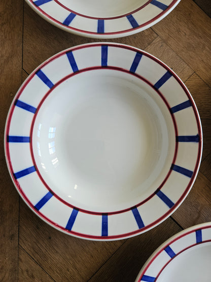 Assiettes creuses Digoin, décor basque