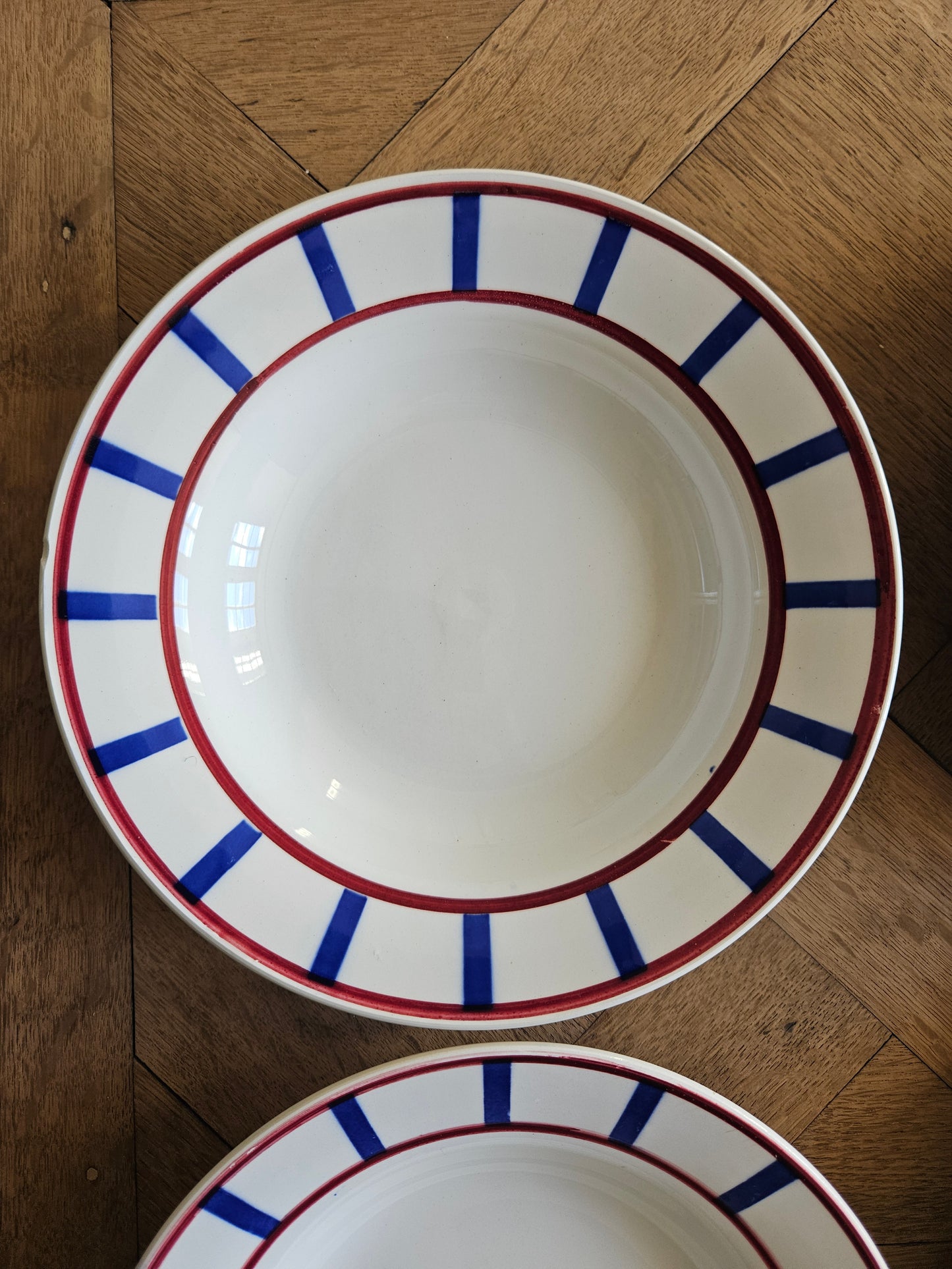 Assiettes creuses Digoin, décor basque