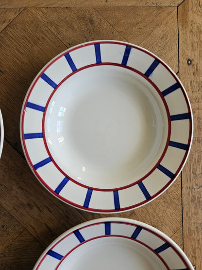 Assiettes creuses Digoin, décor basque