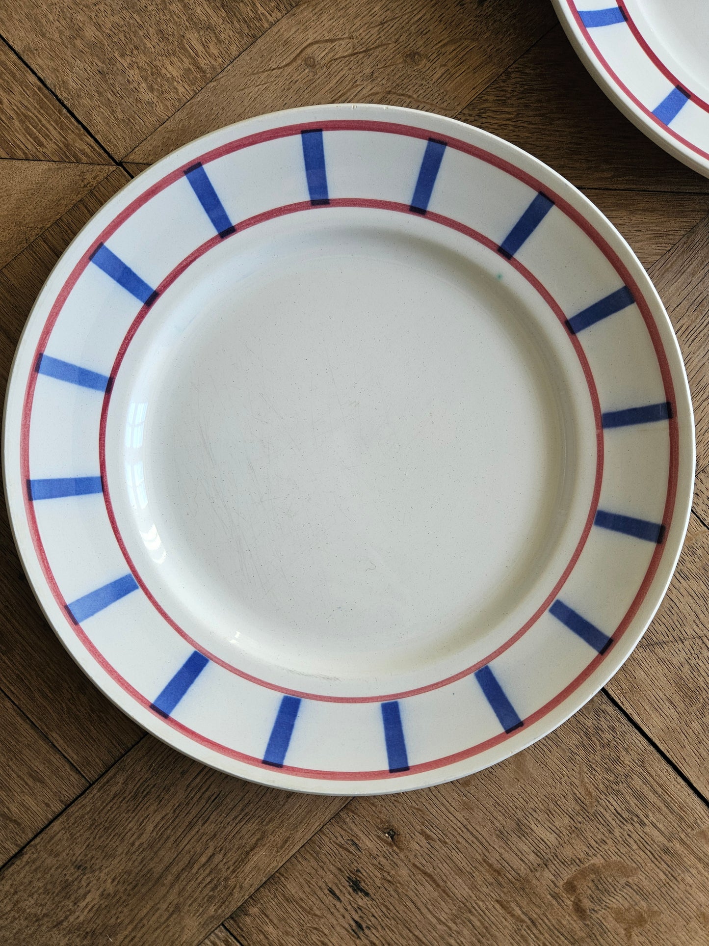 Assiettes plates Moulin des Loups, décor basque