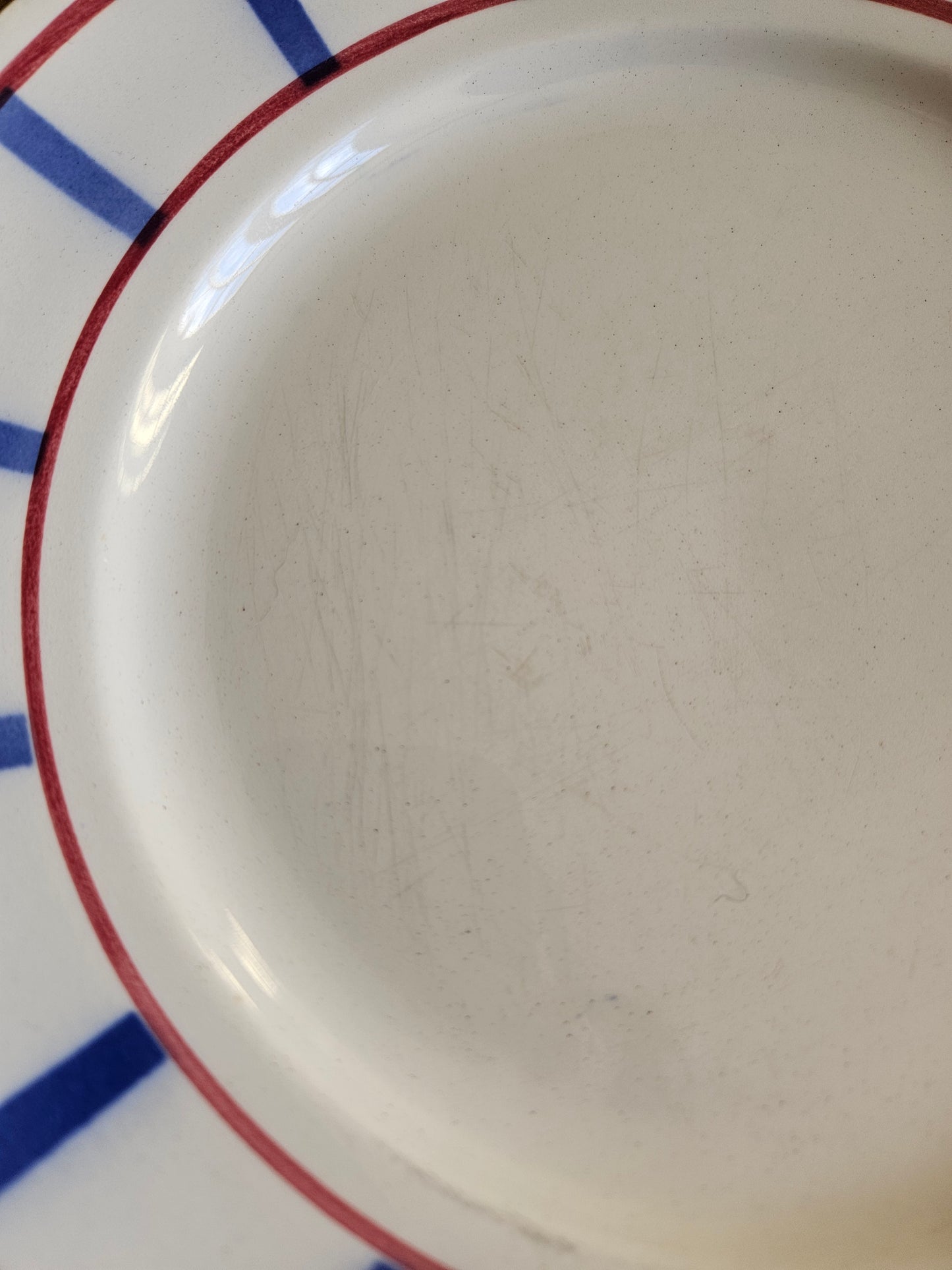 Assiettes plates Moulin des Loups, décor basque