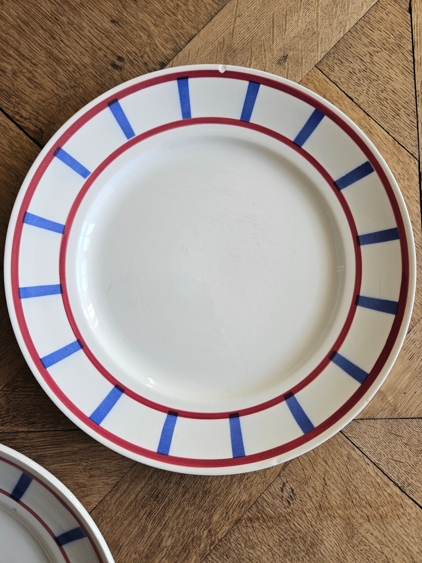 Assiettes plates Moulin des Loups, décor basque