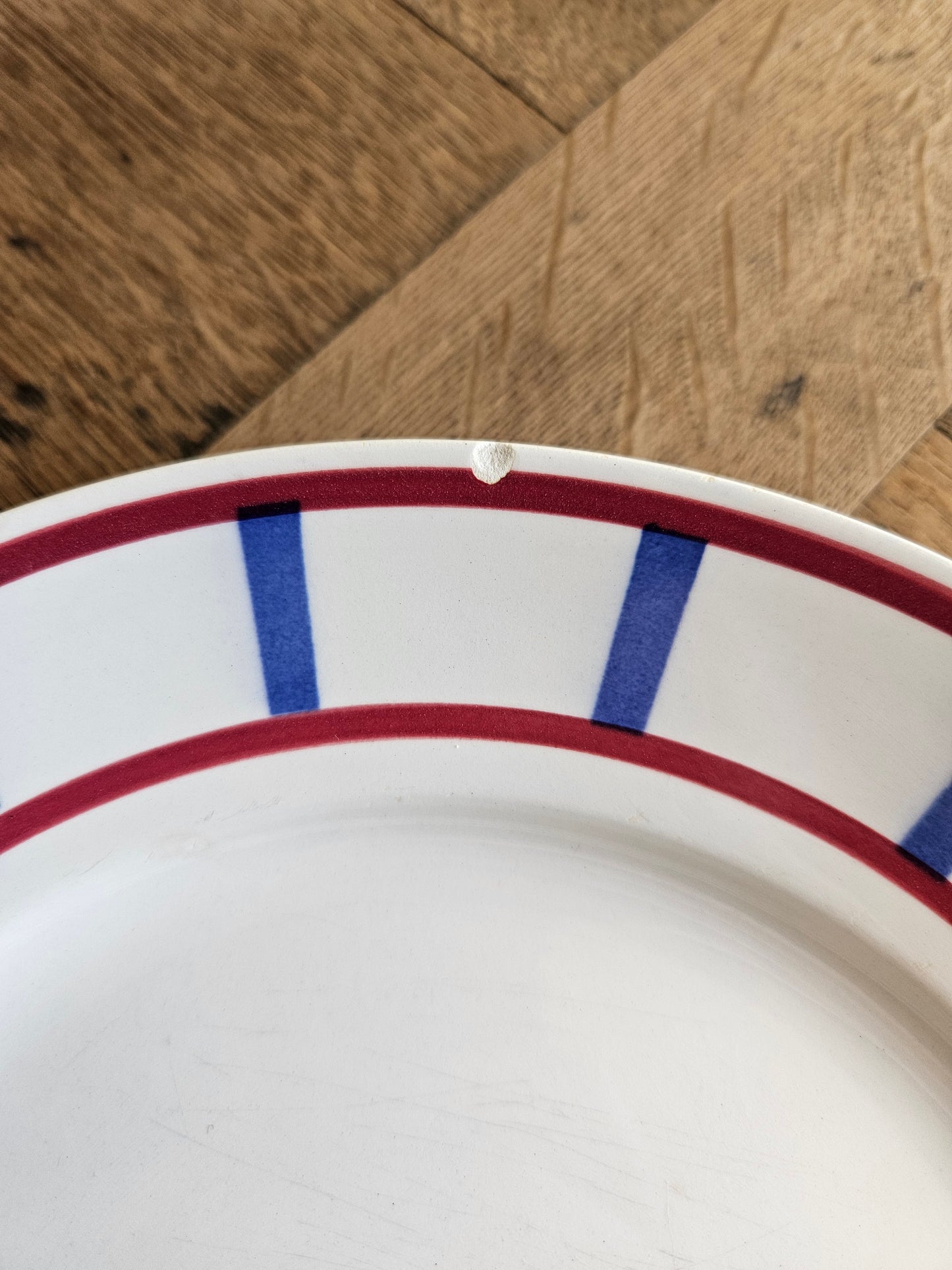 Assiettes plates Moulin des Loups, décor basque