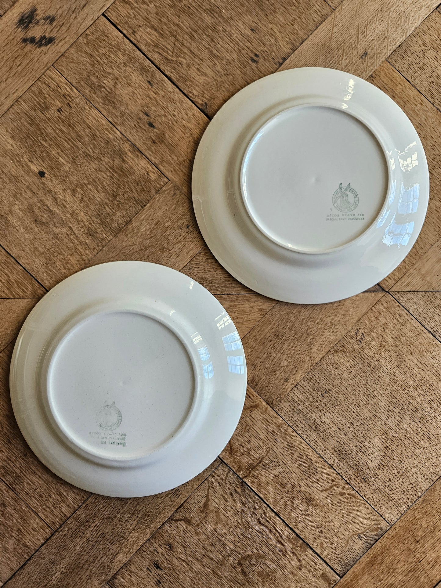 Assiettes plates Moulin des Loups, décor basque